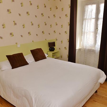 Logis Hotel De La Poste Mornant Экстерьер фото